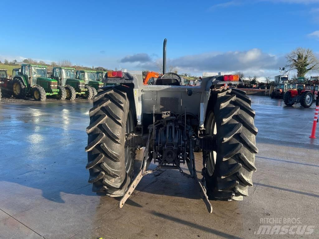 Massey Ferguson 390 Трактори