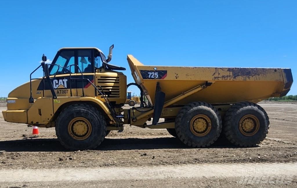 CAT 725 Дъмпери/моторни превозни средства