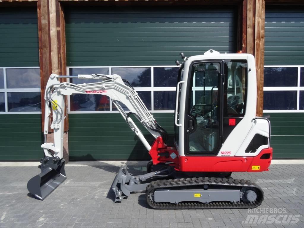 Takeuchi TB 225 Мини екскаватори < 7 т