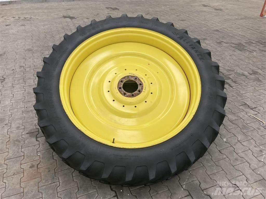  UNBEKANNT 13.6R48 Колелета/Гуми