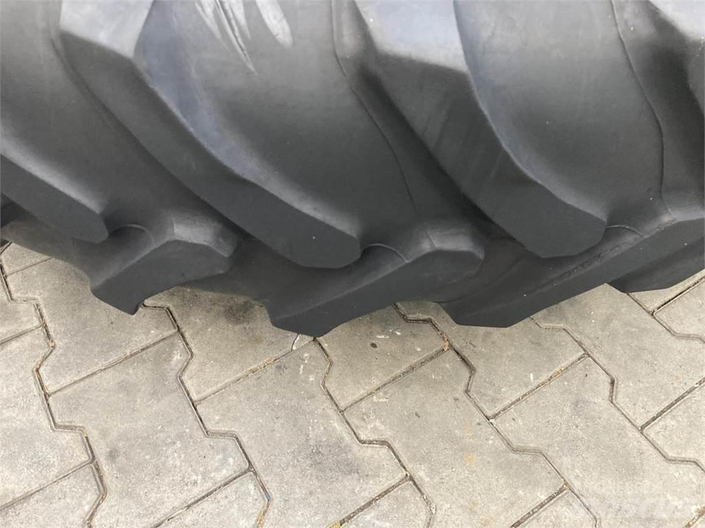  UNBEKANNT 13.6R48 Колелета/Гуми