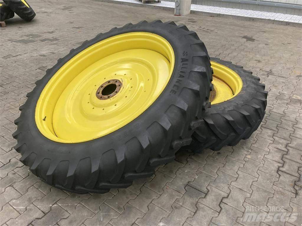  UNBEKANNT 13.6R48 Колелета/Гуми
