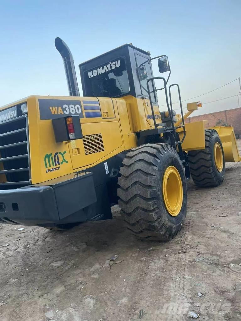 Komatsu WA 380 Колесни товарачи