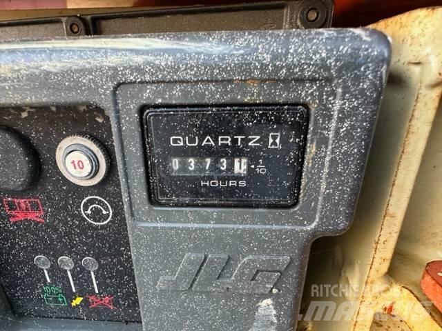 JLG 1230 ES Вертикални мачтови повдигачи
