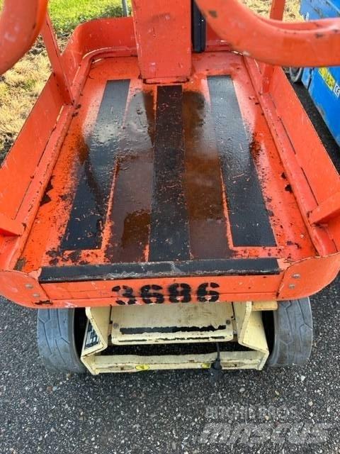 JLG 1230 ES Вертикални мачтови повдигачи
