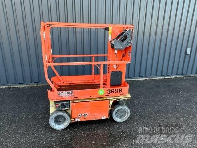 JLG 1230 ES Вертикални мачтови повдигачи
