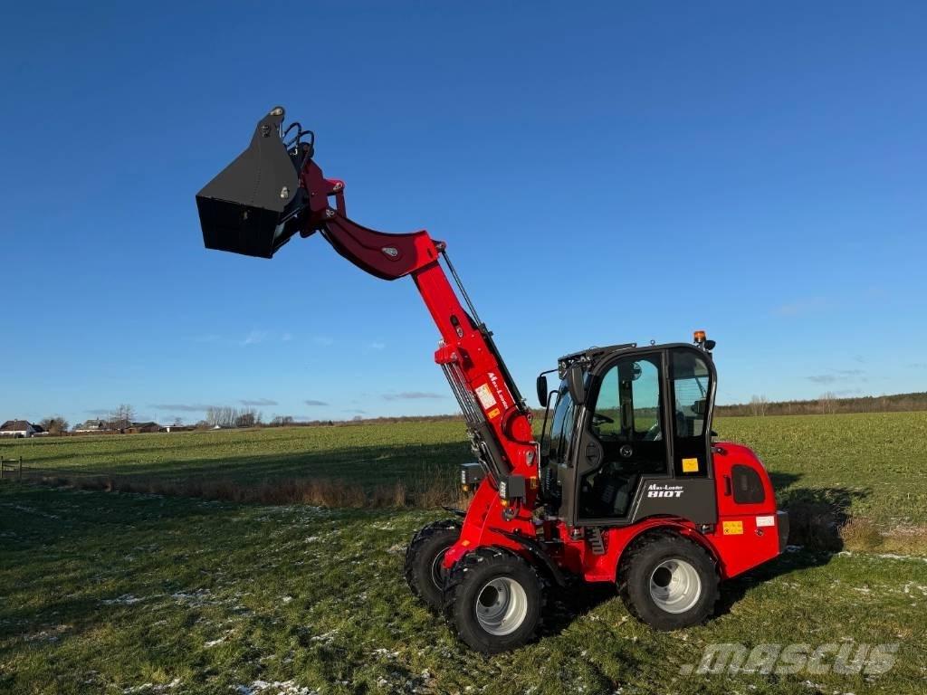  Max Loader 810 T Мини товарачи