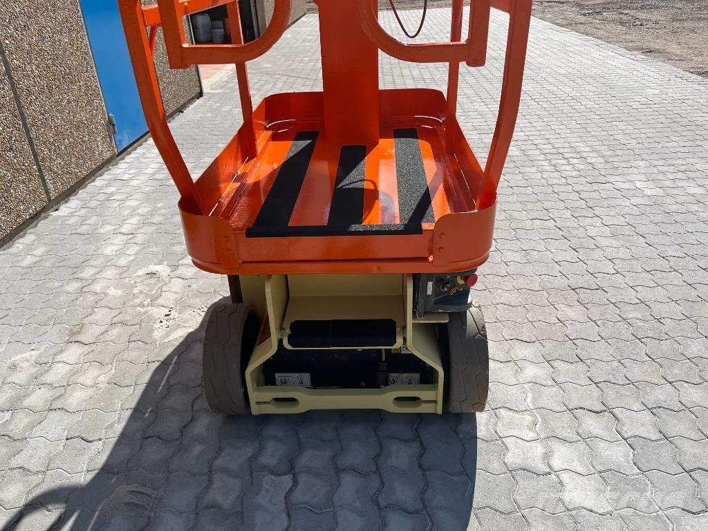 JLG 1230 ES Вертикални мачтови повдигачи
