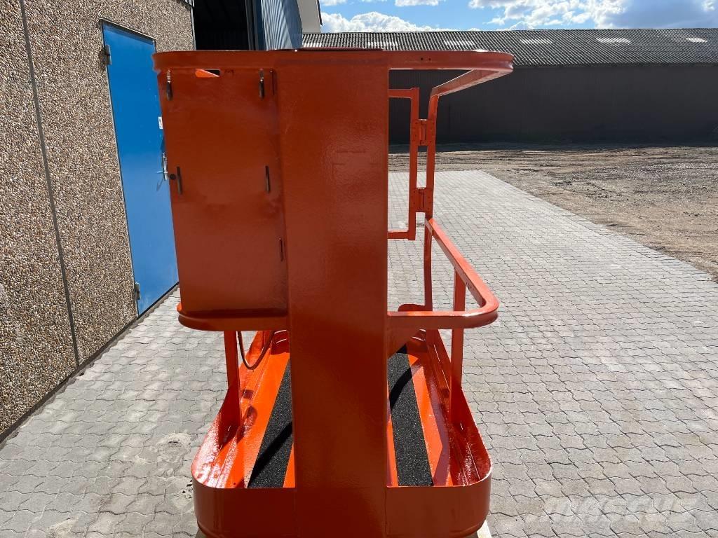 JLG 1230 ES Вертикални мачтови повдигачи
