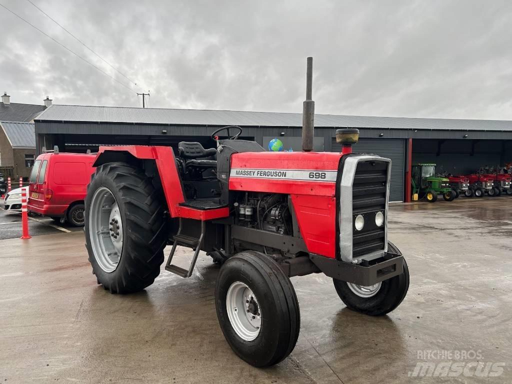 Massey Ferguson 698 Трактори