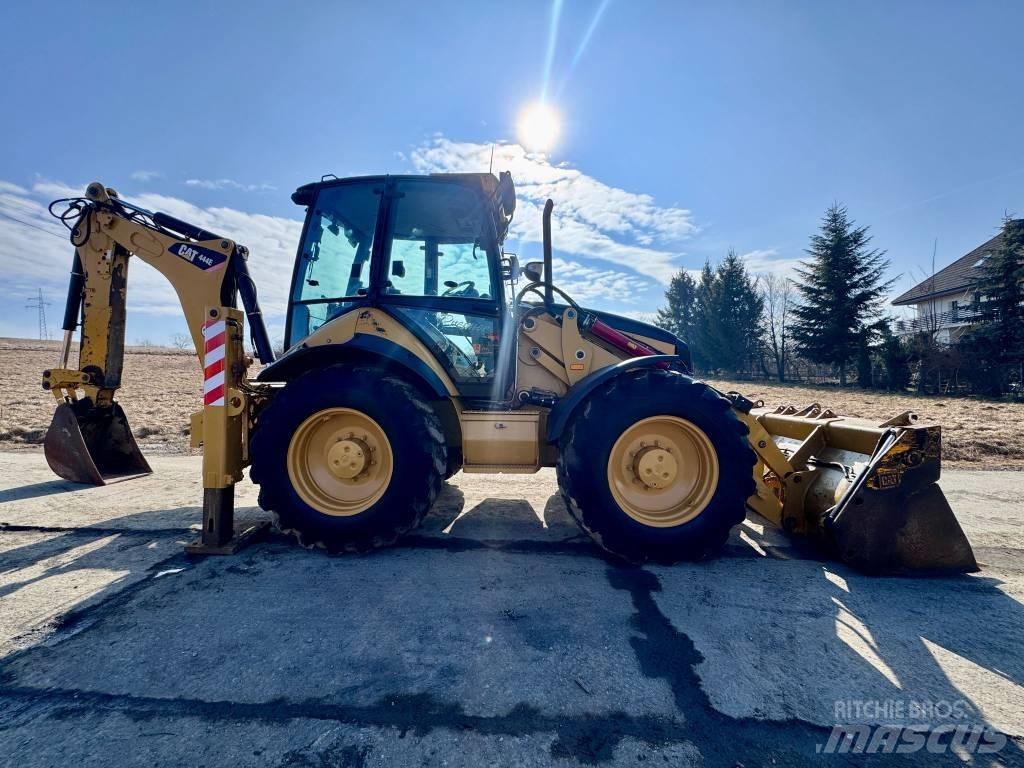CAT 444 E Товарач със заден ексватор