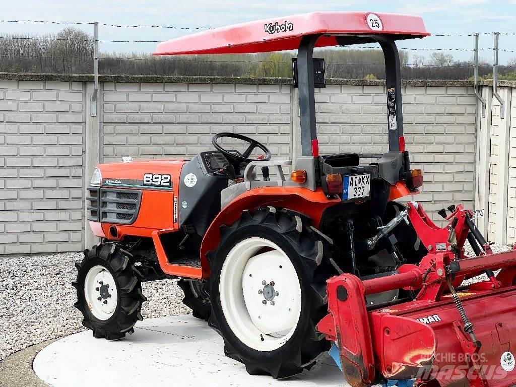 Kubota B92 Трактори