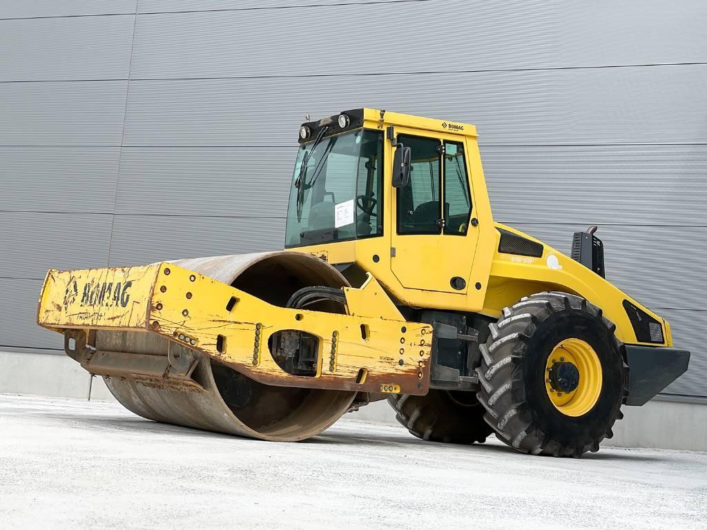 Bomag BW 216 DH-4i Еднобарабанни ролки
