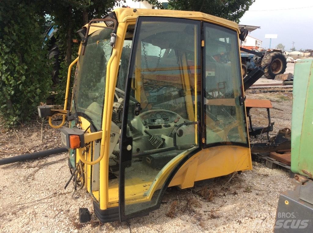 Komatsu W93r Кабина