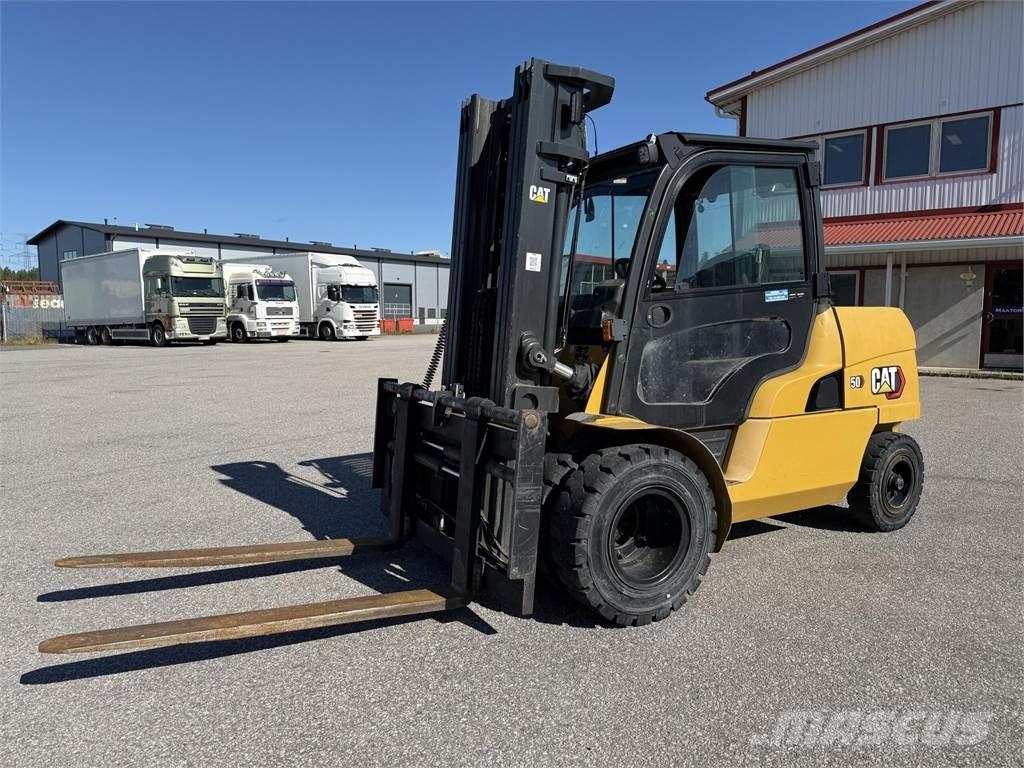 CAT DP50NT Дизелови камиони