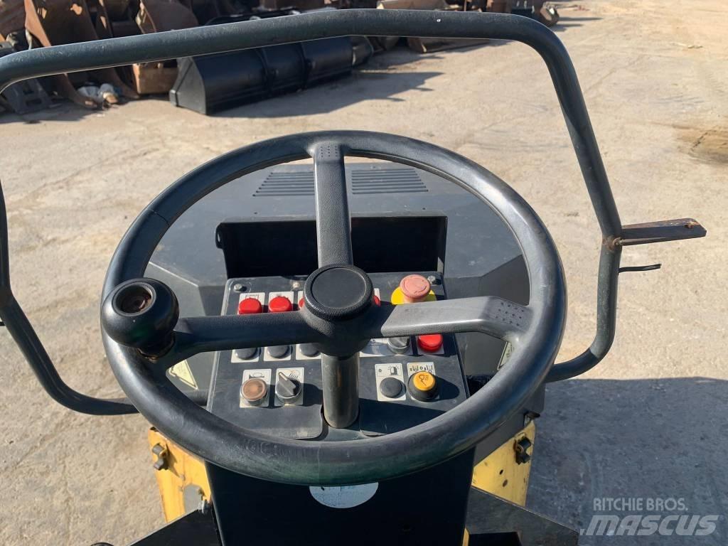 Bomag BW 120 AD-3 Двойни барабанни ролки
