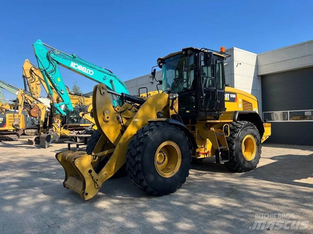 CAT 926M Колесни товарачи