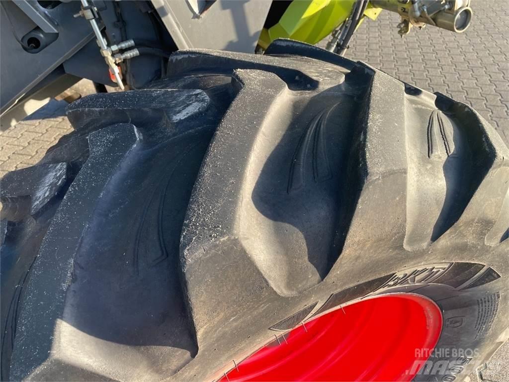 CLAAS Lexion 440 Комбайни