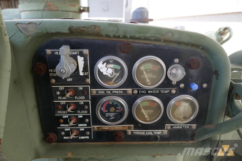 CAT D7F Ex-army Верижни булдозери
