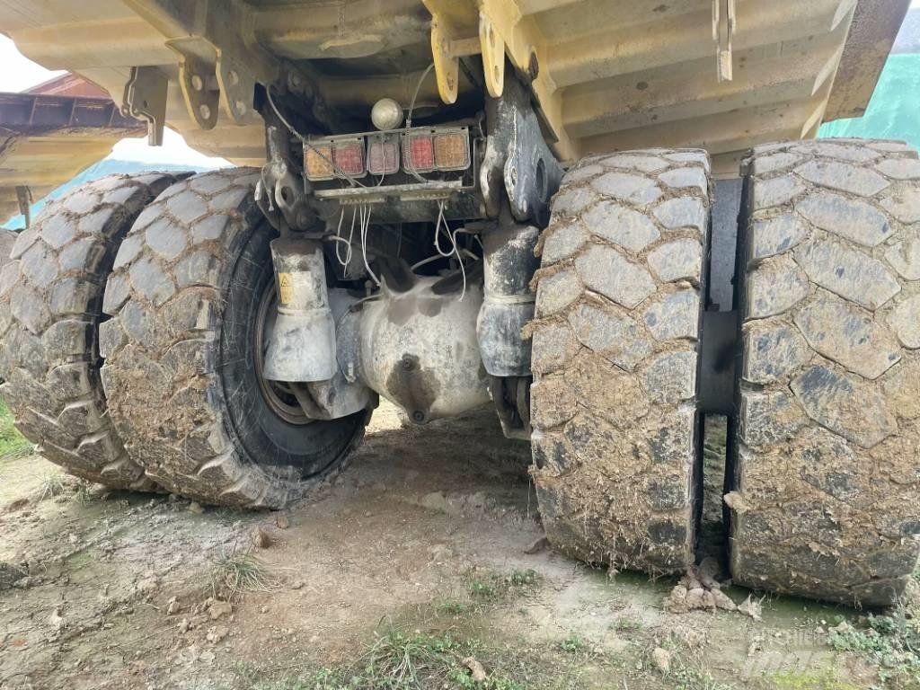 Komatsu HD 605-7 Твърди самосвали
