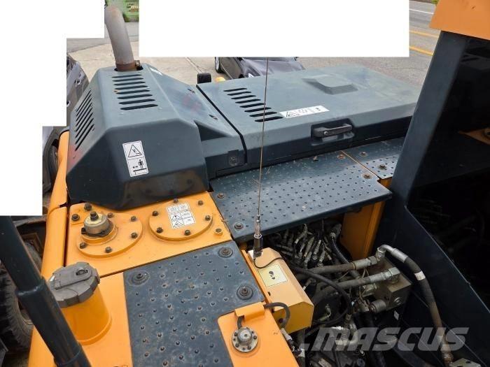 Hyundai HW 145 Колесни екскаватори