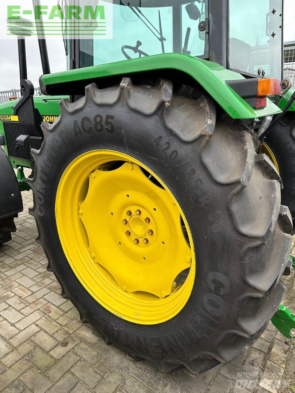 John Deere 2850 Трактори