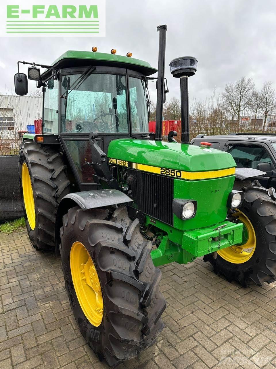 John Deere 2850 Трактори