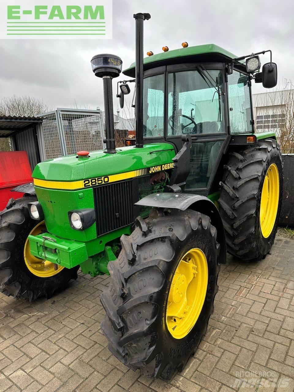 John Deere 2850 Трактори