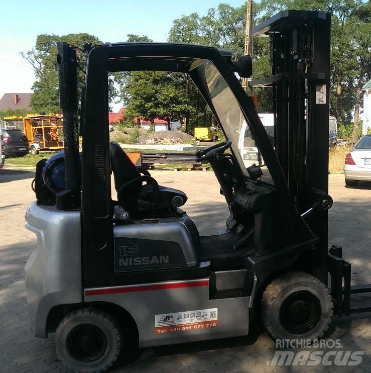 Nissan PD1A15Q Камиони с АГУ