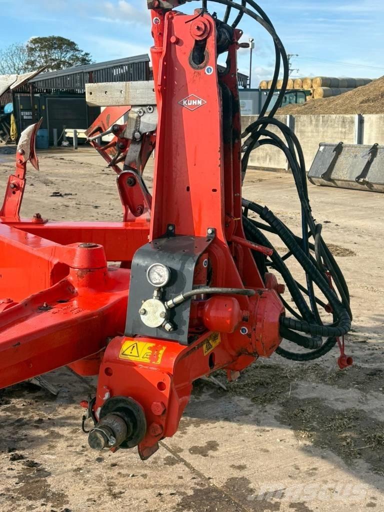Kuhn MULTIMASTER 183 Реверсивни плугове