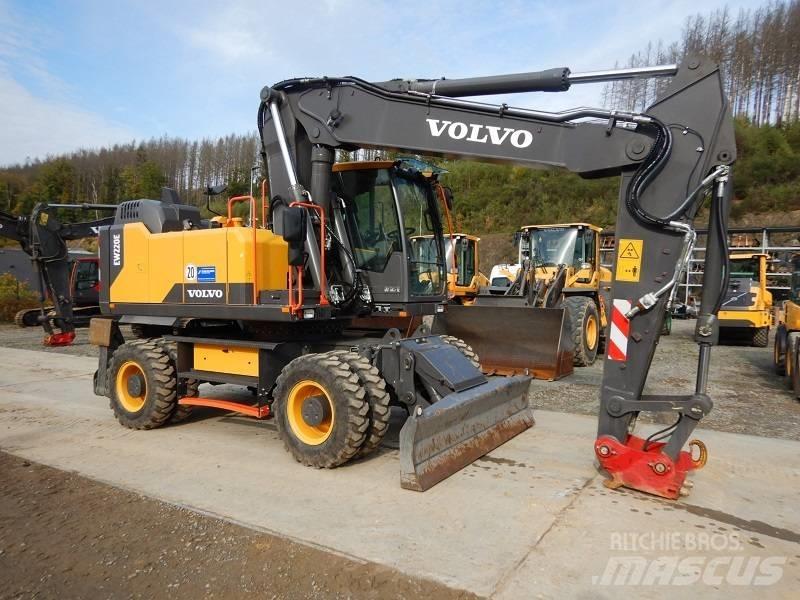 Volvo EW 220 E Колесни екскаватори