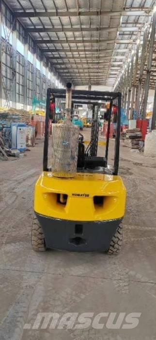 Komatsu FD 30 T-14 Дизелови камиони