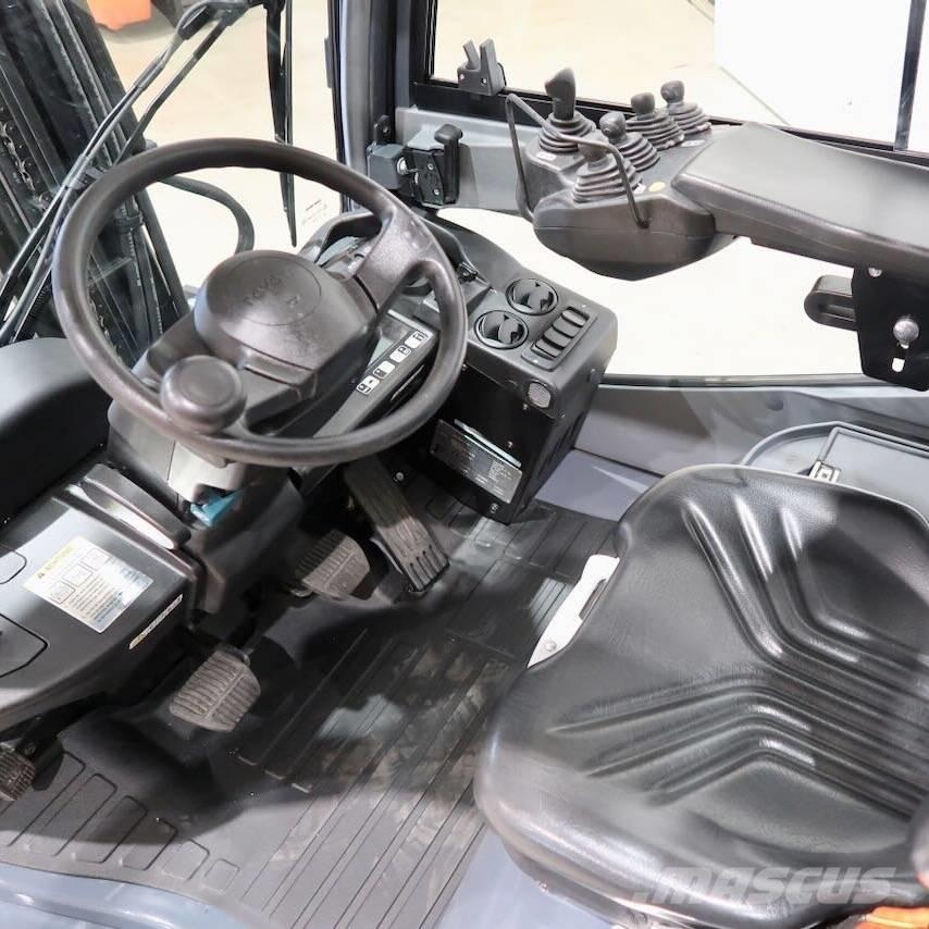 Toyota 52-8FDJF35 Дизелови камиони