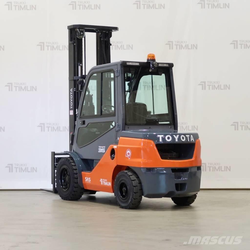 Toyota 52-8FDJF35 Дизелови камиони