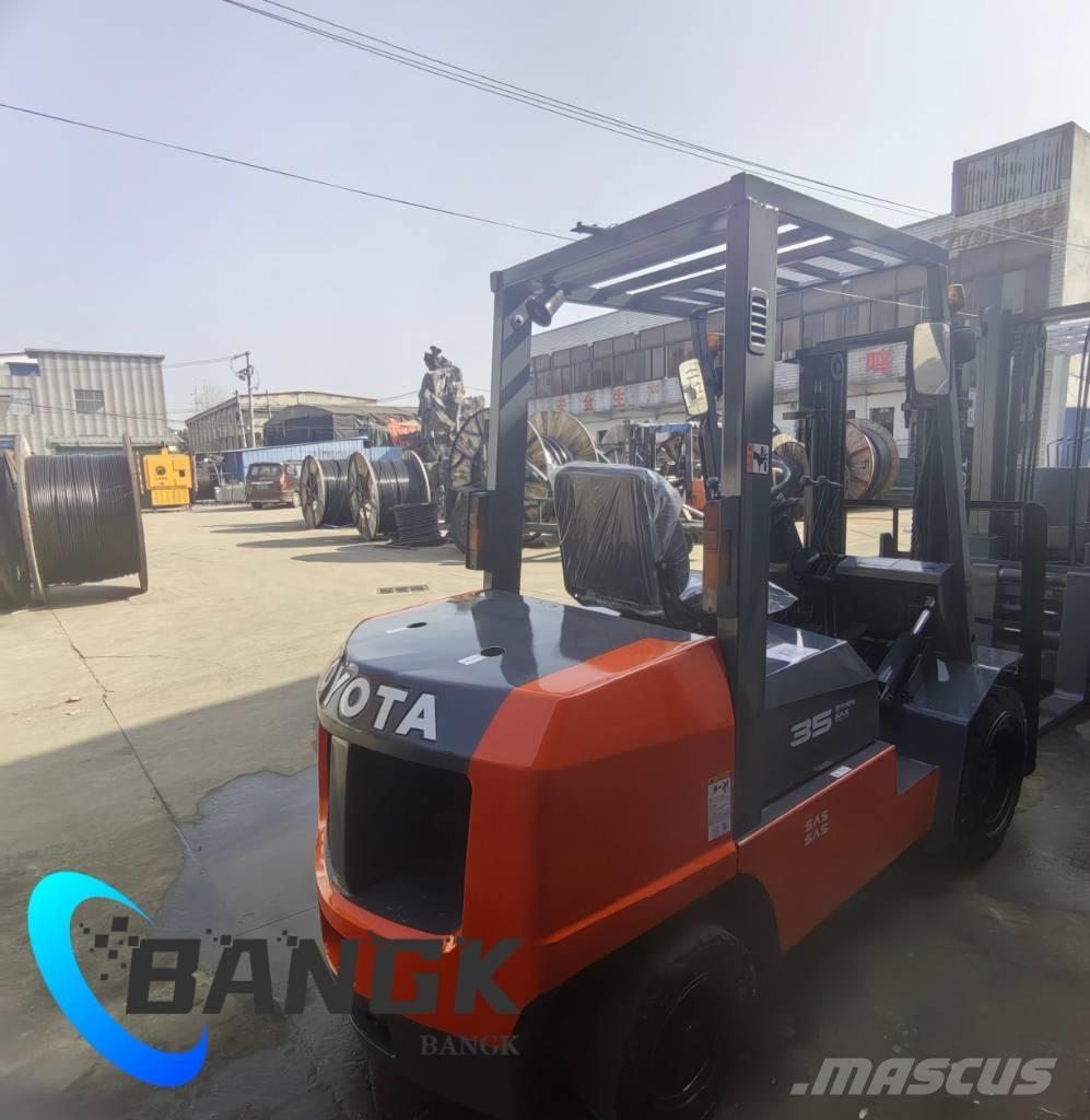 Toyota 35 Дизелови камиони