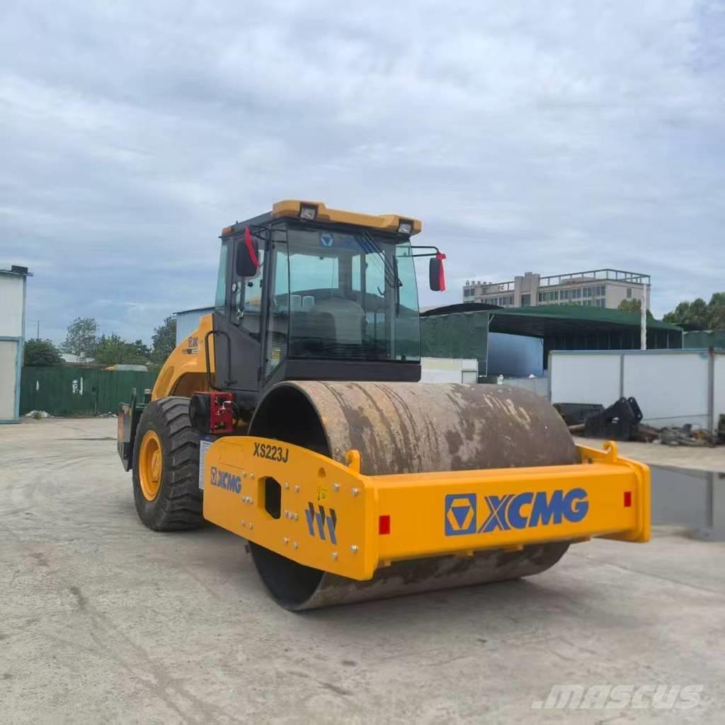 XCMG XS 223 J Еднобарабанни ролки
