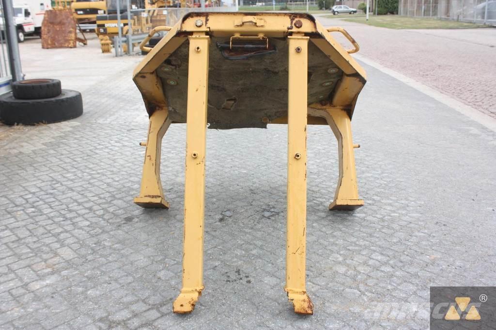 CAT D8N O-rops cab Кабини