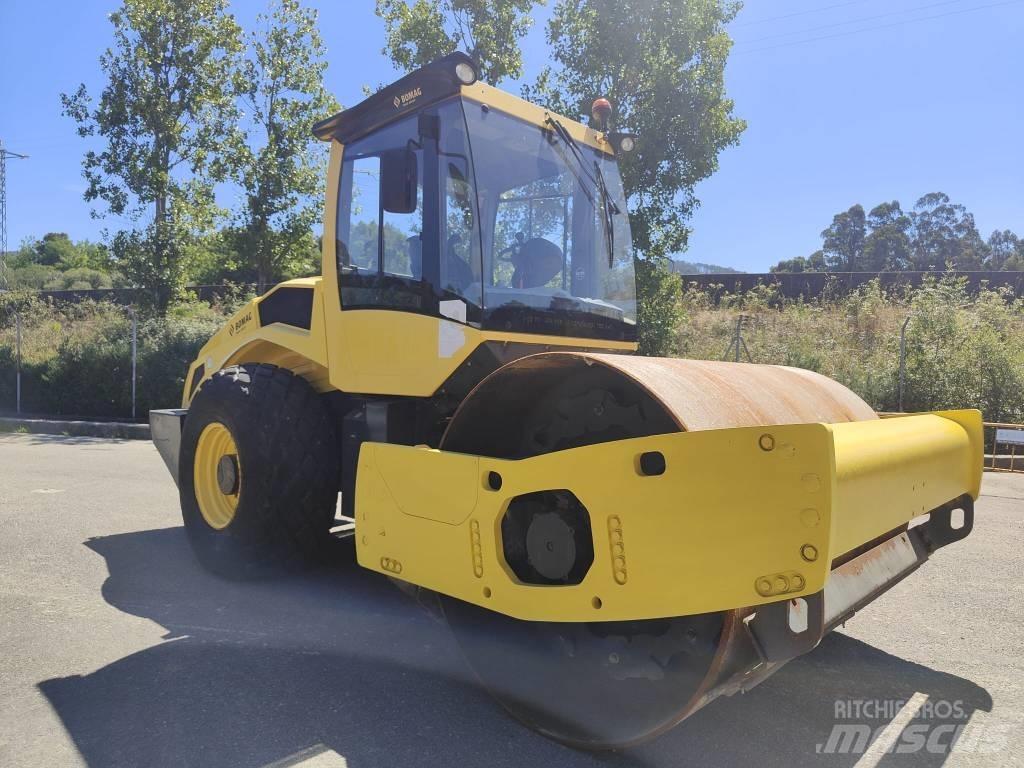 Bomag BW 211 D-50 Пневматични гумени  ролки
