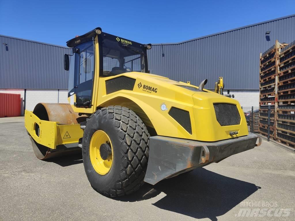 Bomag BW 211 D-50 Пневматични гумени  ролки

