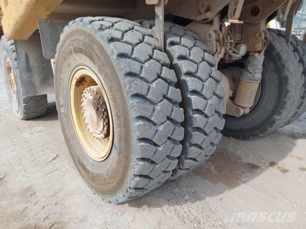CAT 771 D Твърди самосвали
