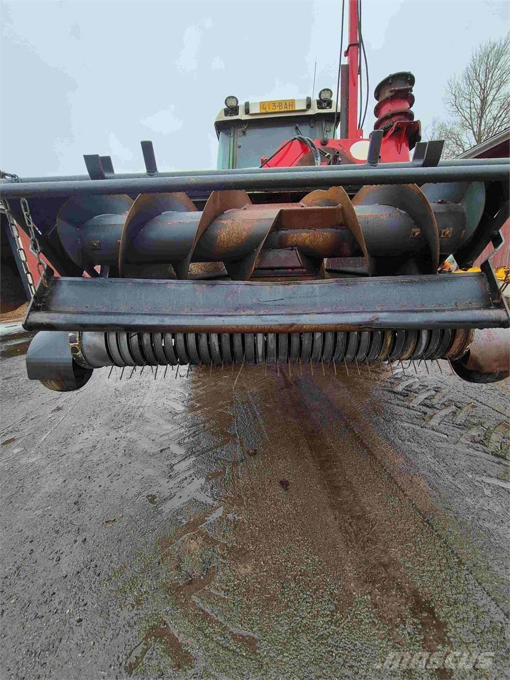 Lely STORM 130R Фуражни комбайни