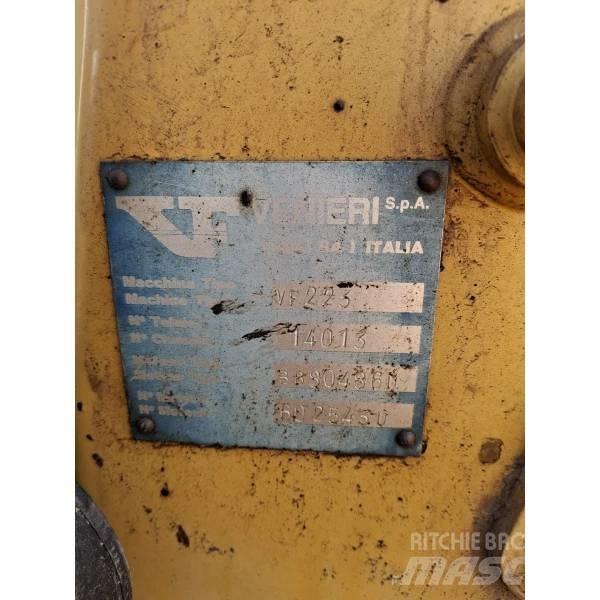 Venieri 2.23 Товарач със заден ексватор