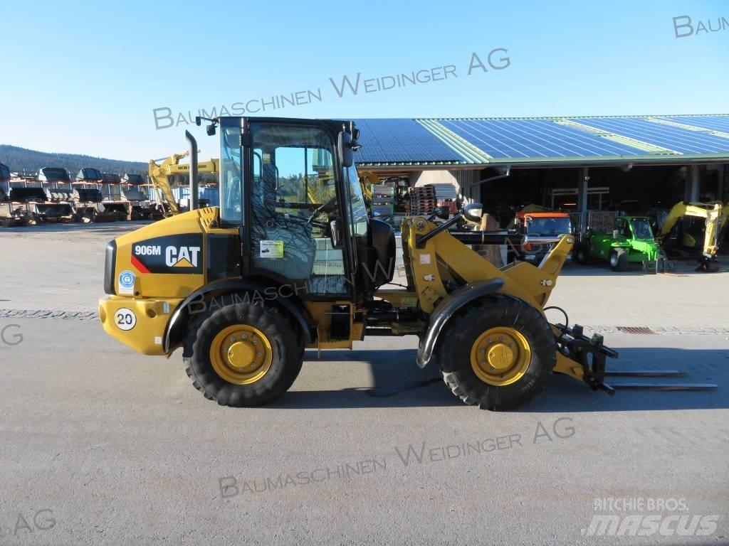 CAT 906M Колесни товарачи