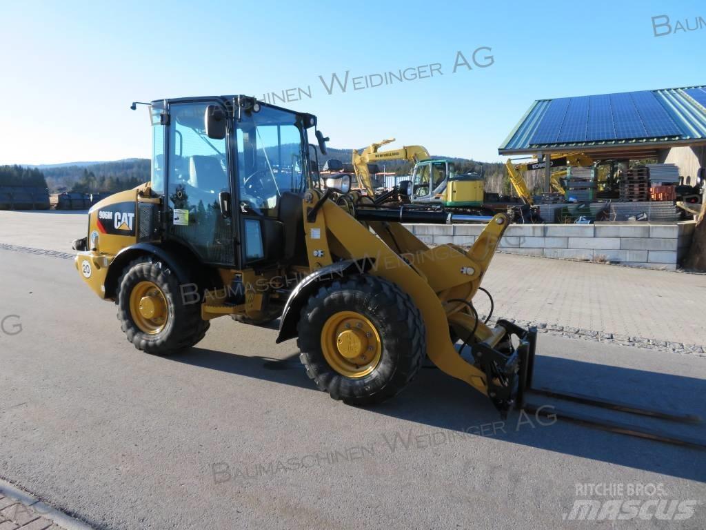 CAT 906M Колесни товарачи