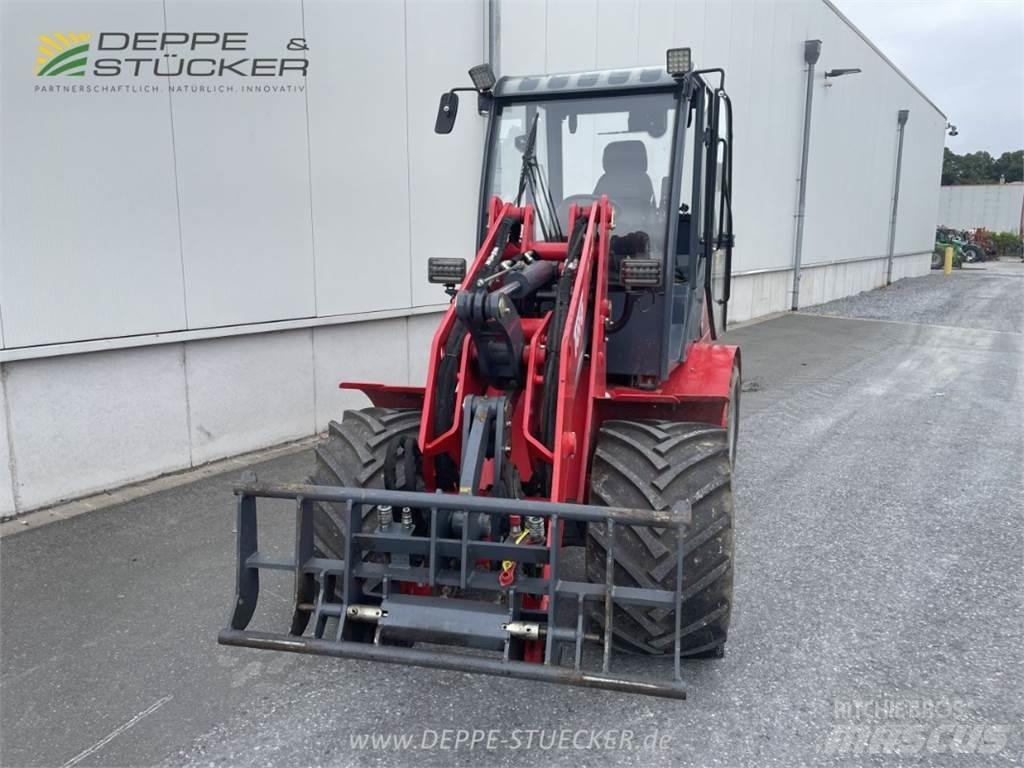 Toyo KU 851 Колесни товарачи