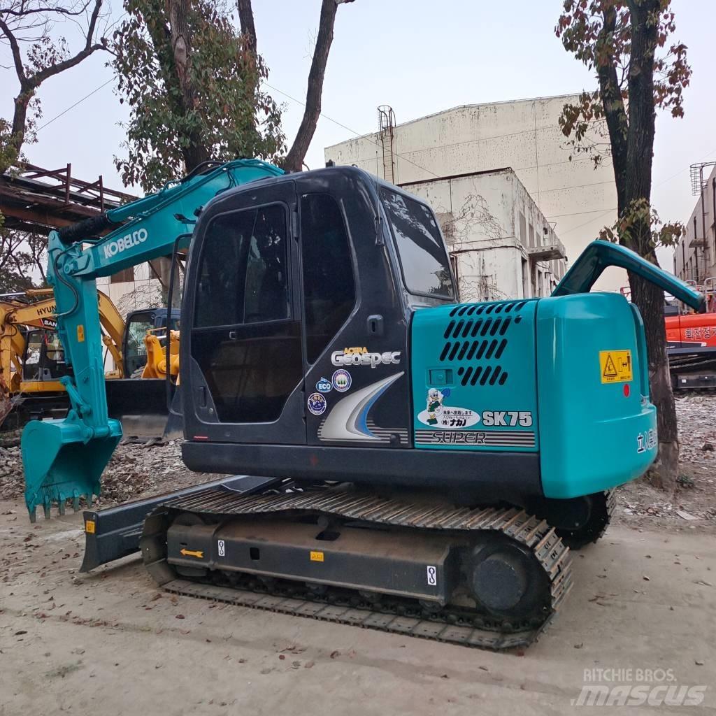 Kobelco SK75 Средни екскаватори 7т - 12т