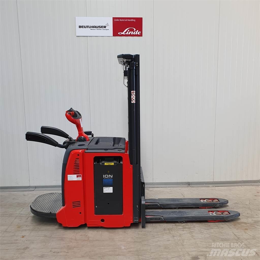 Linde D12AP Колички високоповдигачи с теглич