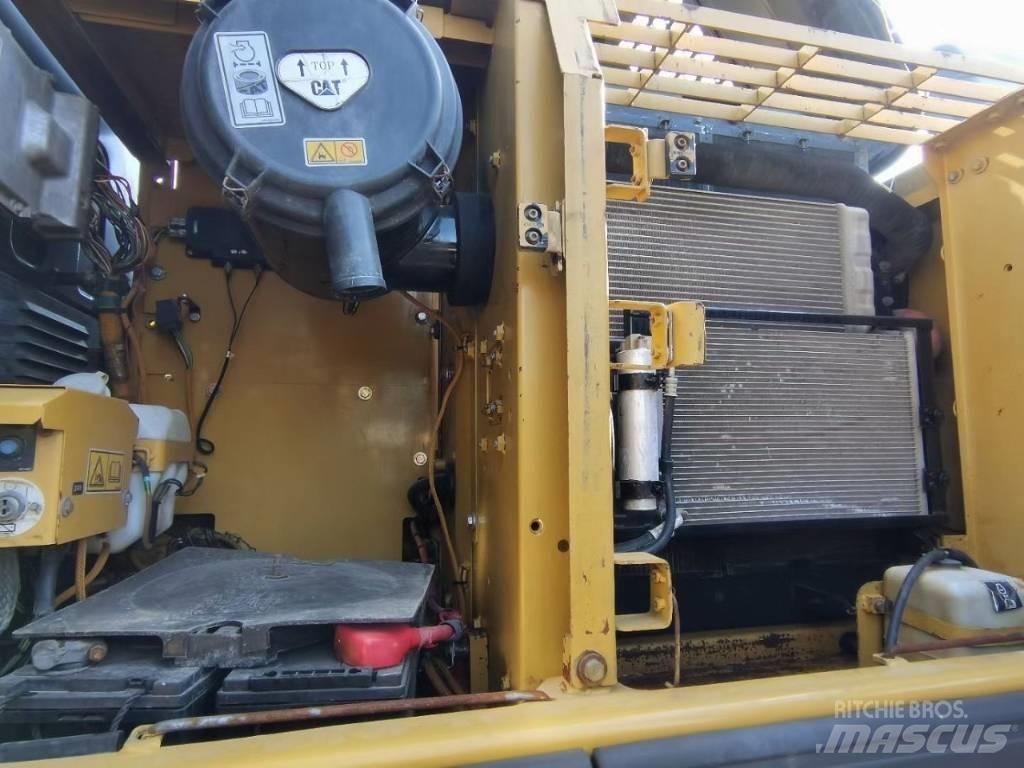 CAT 320 Средни екскаватори 7т - 12т