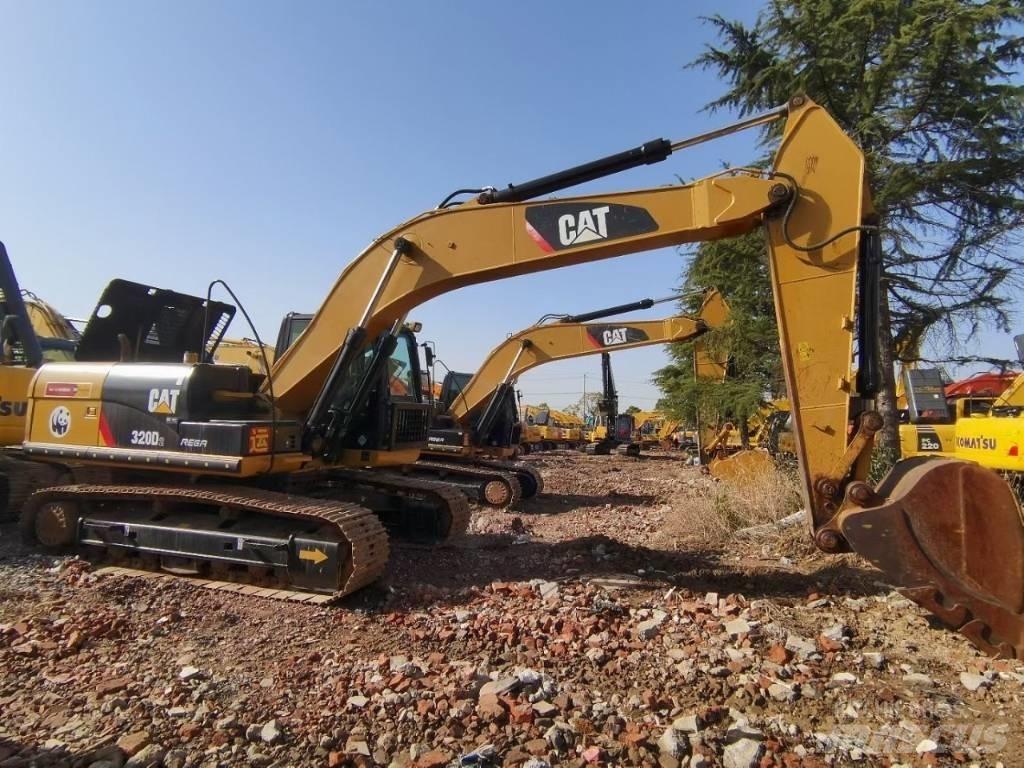 CAT 320 Средни екскаватори 7т - 12т