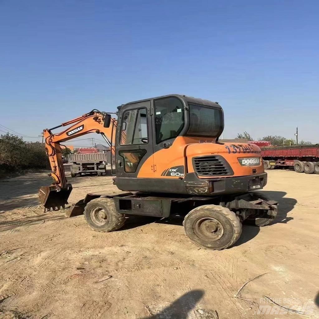 Doosan DX60W Колесни екскаватори